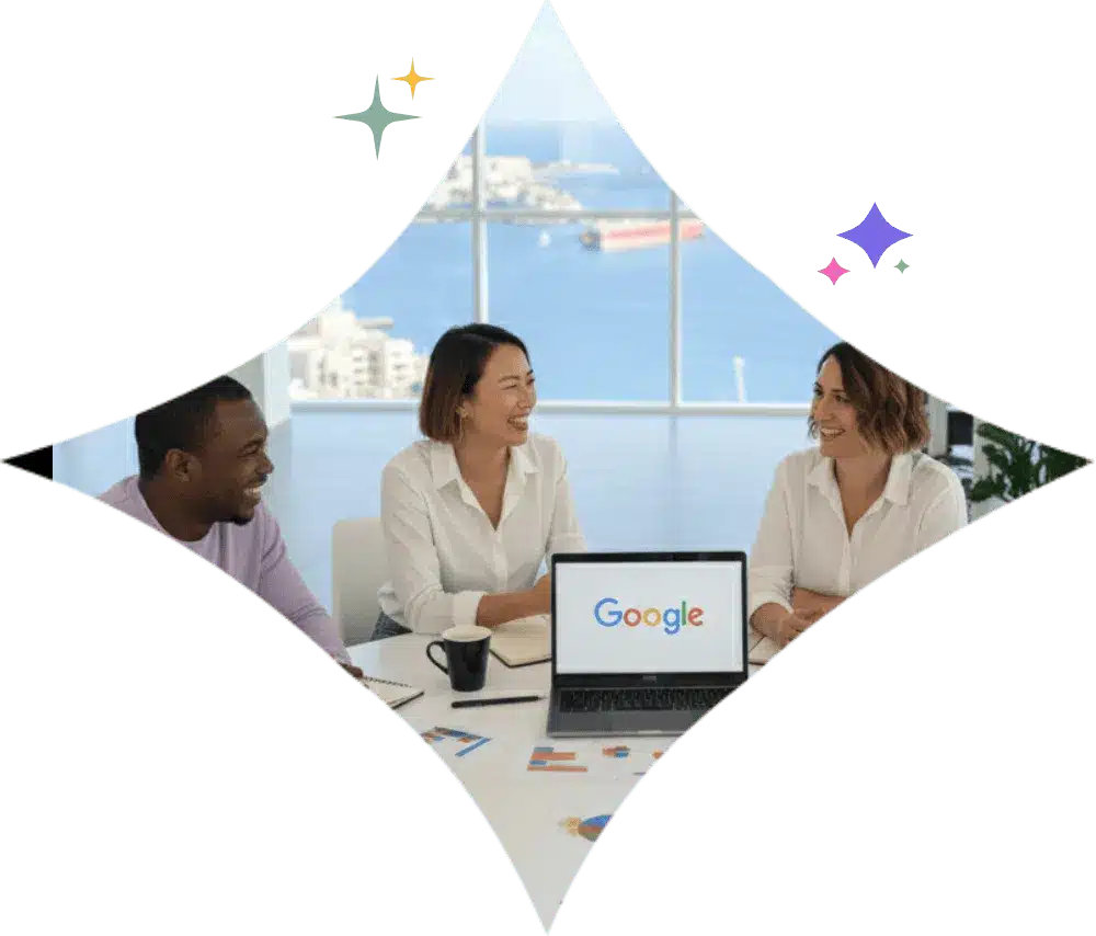 Netlinking 2 Trois collègues en réunion devant un ordinateur ouvert sur Google, vue sur la mer